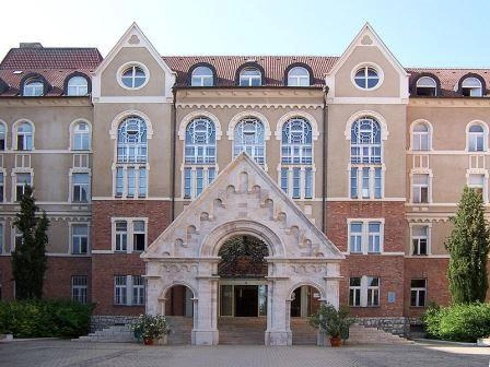 Фото Старейший ВУЗ на мон